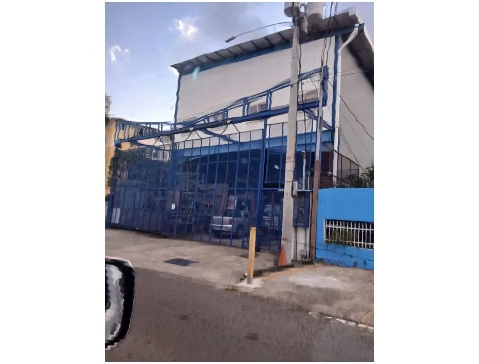 Venta de Galera en Parque Lefevre - 598m2