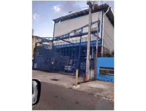 Warehouse for Sale in Parque Lefevre - 598 m²