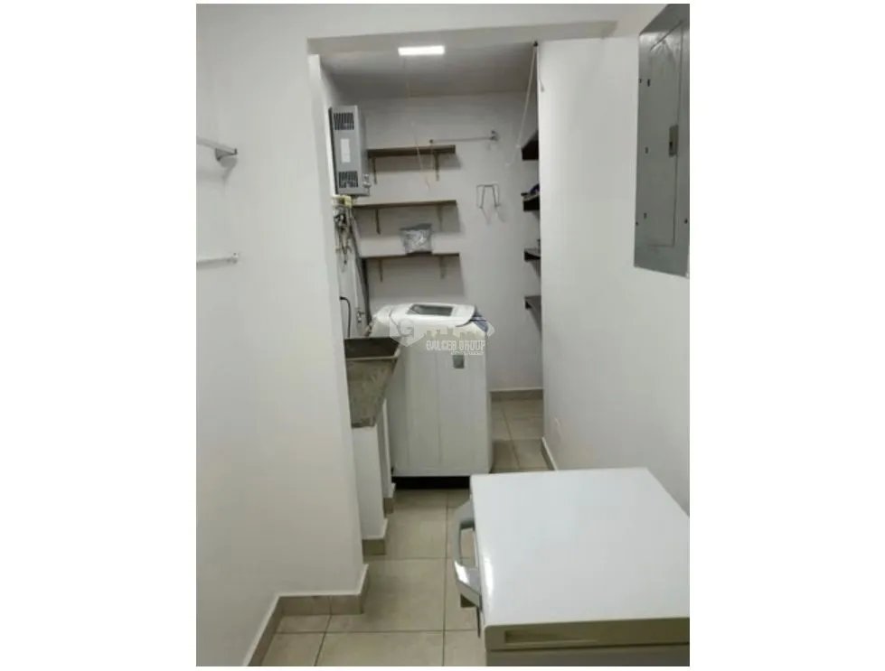 SE ALQUILA APARTAMENTO EL CANGREJO ONIX TOWER 129M SEMIAMOBLADO