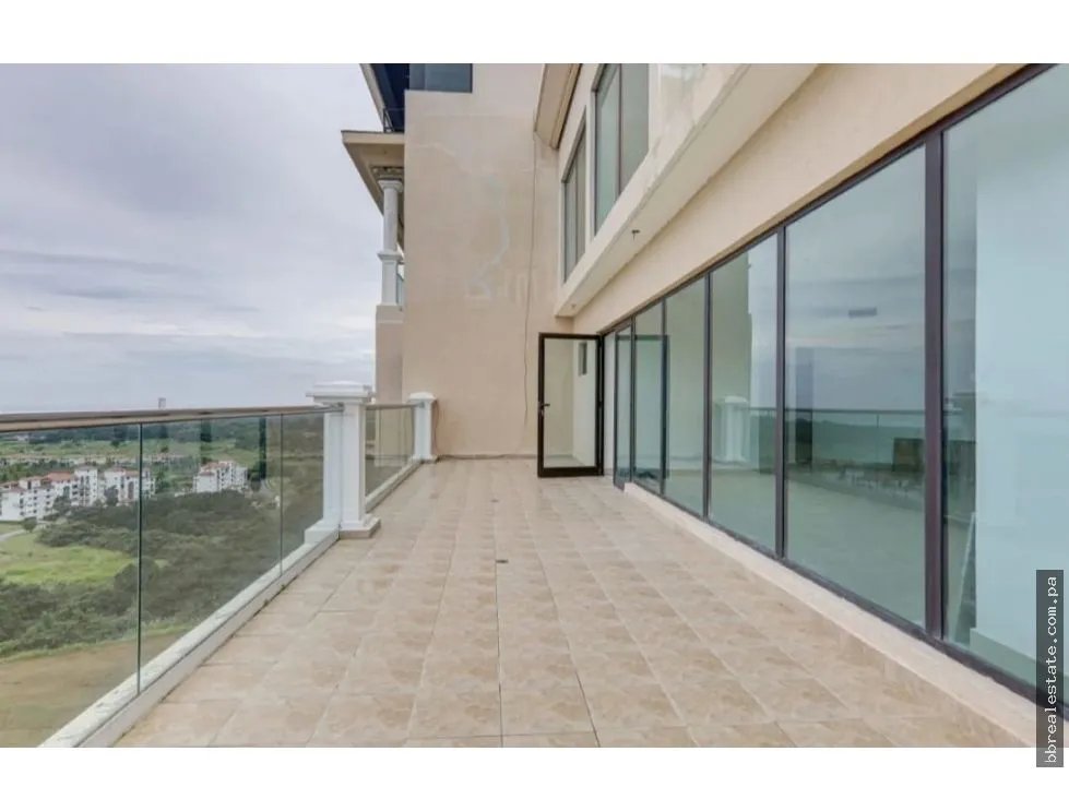 Venta de Junior Penthouse en PH Las Olas II, San Carlos