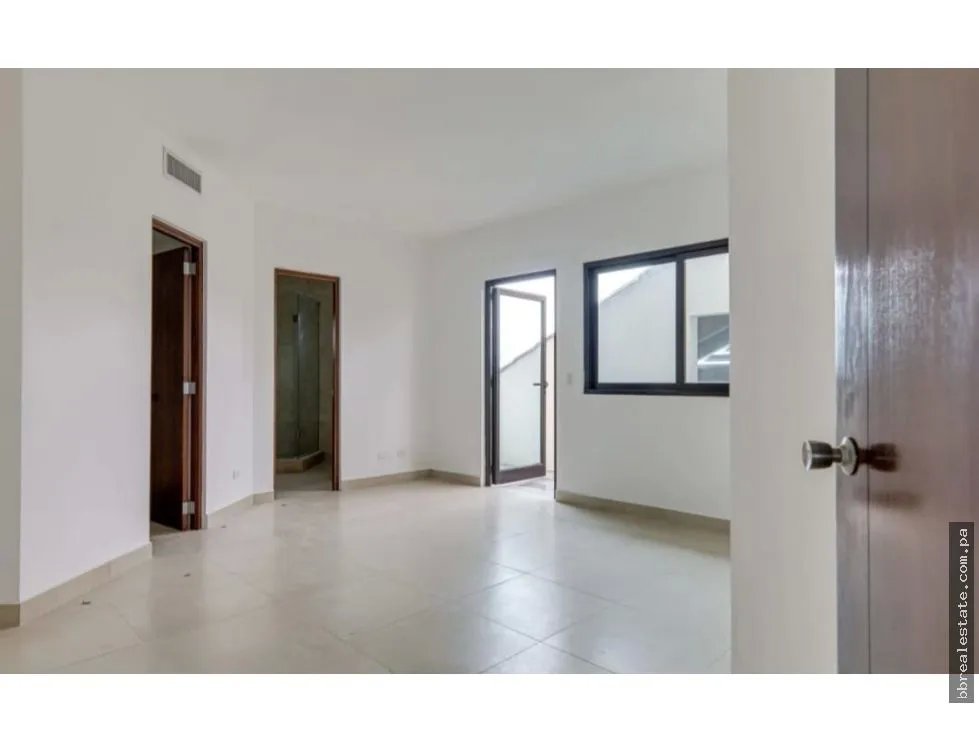 Venta de Junior Penthouse en PH Las Olas II, San Carlos