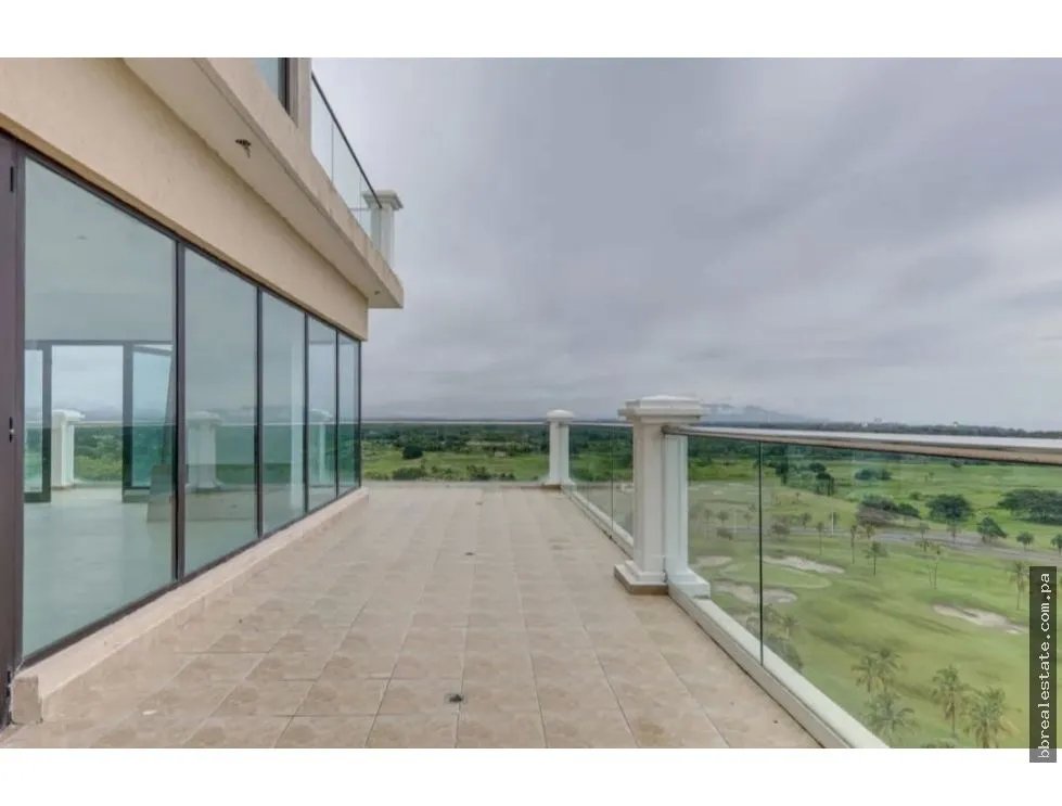 Venta de Junior Penthouse en PH Las Olas II, San Carlos