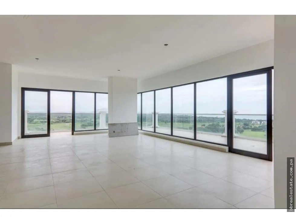 Venta de Junior Penthouse en PH Las Olas II, San Carlos