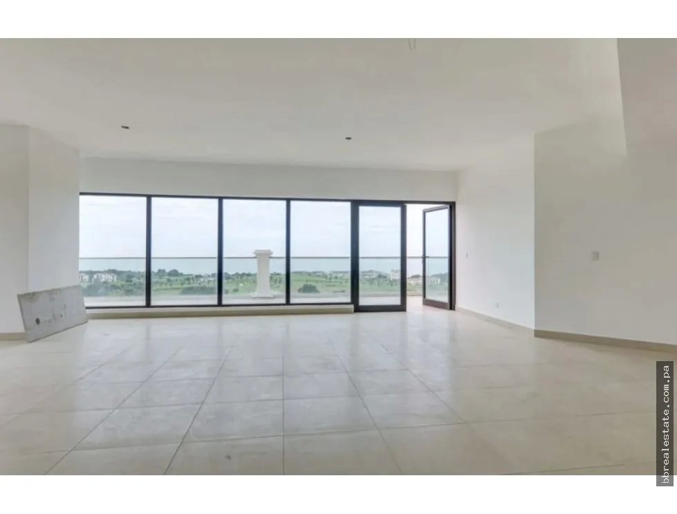 Venta de Junior Penthouse en PH Las Olas II, San Carlos