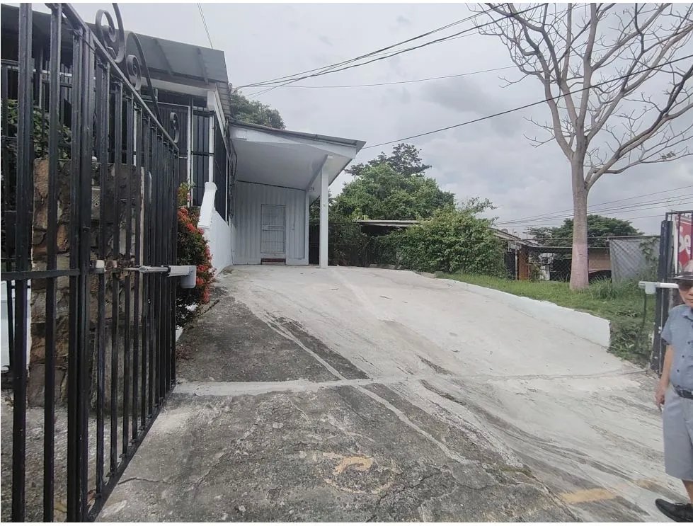 Venta de casa comercial en Altos de Betania. EAR