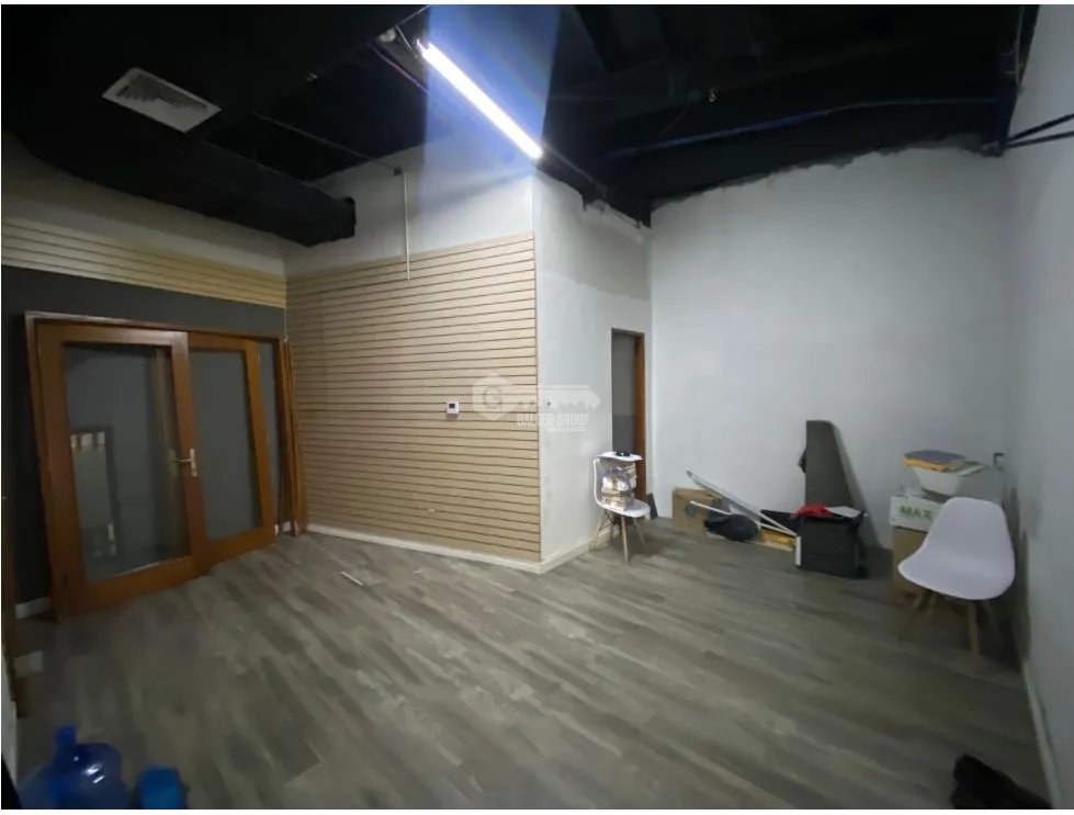 LOCAL / OBARRIO / EDIFICIO CENTRAL / 157 M2 / 4 PARKING / VACIO