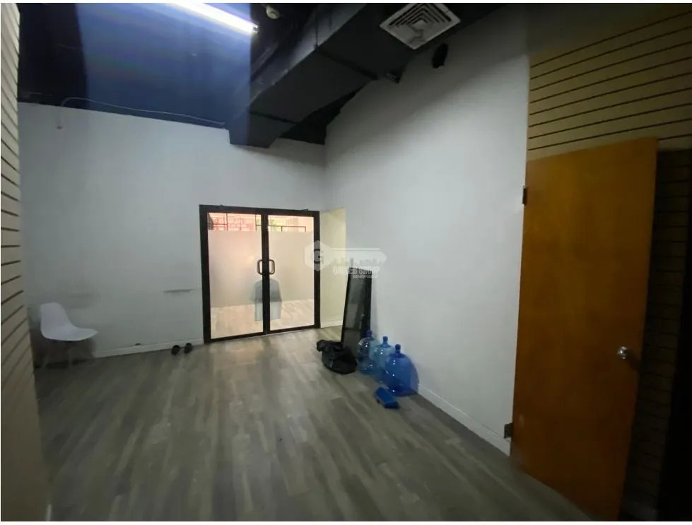 LOCAL / OBARRIO / EDIFICIO CENTRAL / 157 M2 / 4 PARKING / VACIO
