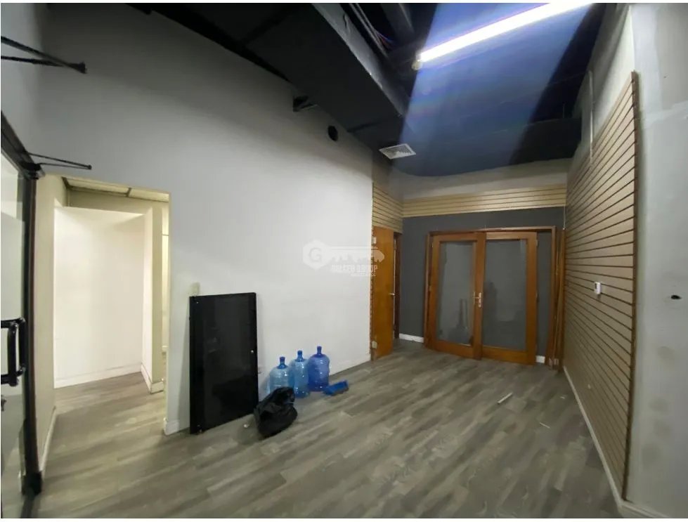 LOCAL / OBARRIO / EDIFICIO CENTRAL / 157 M2 / 4 PARKING / VACIO
