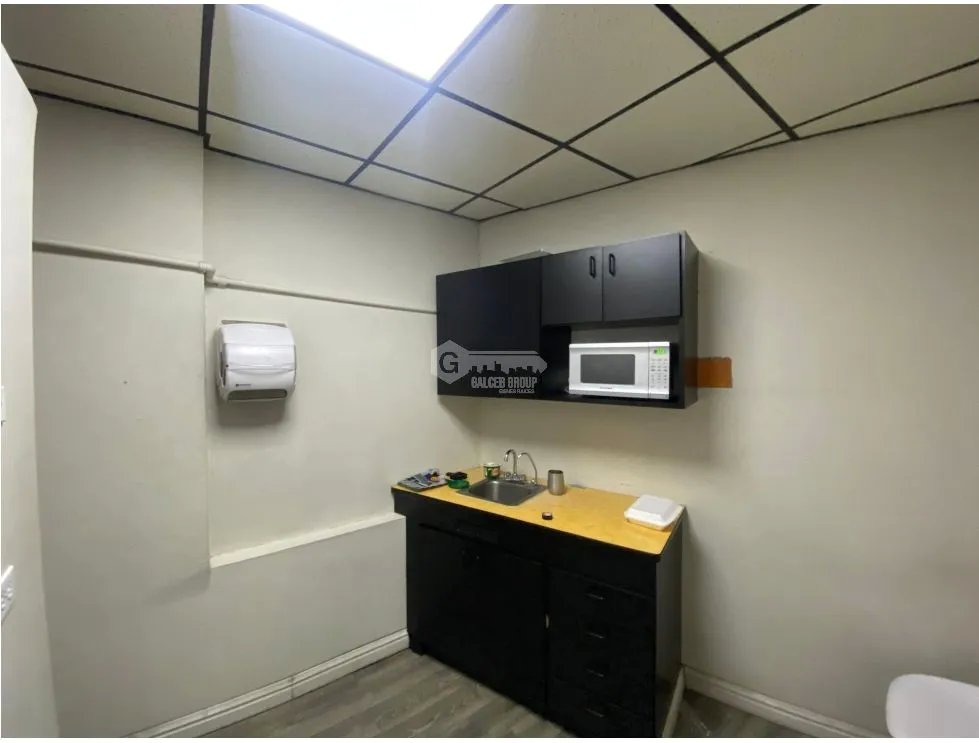 LOCAL / OBARRIO / EDIFICIO CENTRAL / 157 M2 / 4 PARKING / VACIO