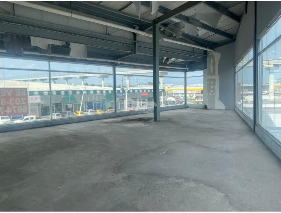 SE VENDE LOCAL 353 M2 EN PLAZA COMERCIAL LAS MAÑANITAS VIA PRINCIPAL