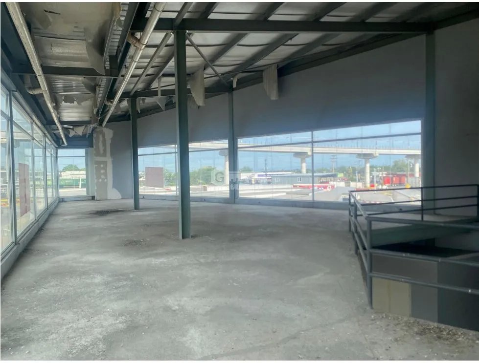 SE VENDE LOCAL 353 M2 EN PLAZA COMERCIAL LAS MAÑANITAS VIA PRINCIPAL