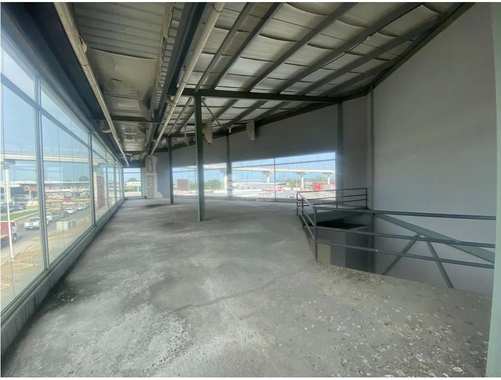 SE VENDE LOCAL 353 M2 EN PLAZA COMERCIAL LAS MAÑANITAS VIA PRINCIPAL