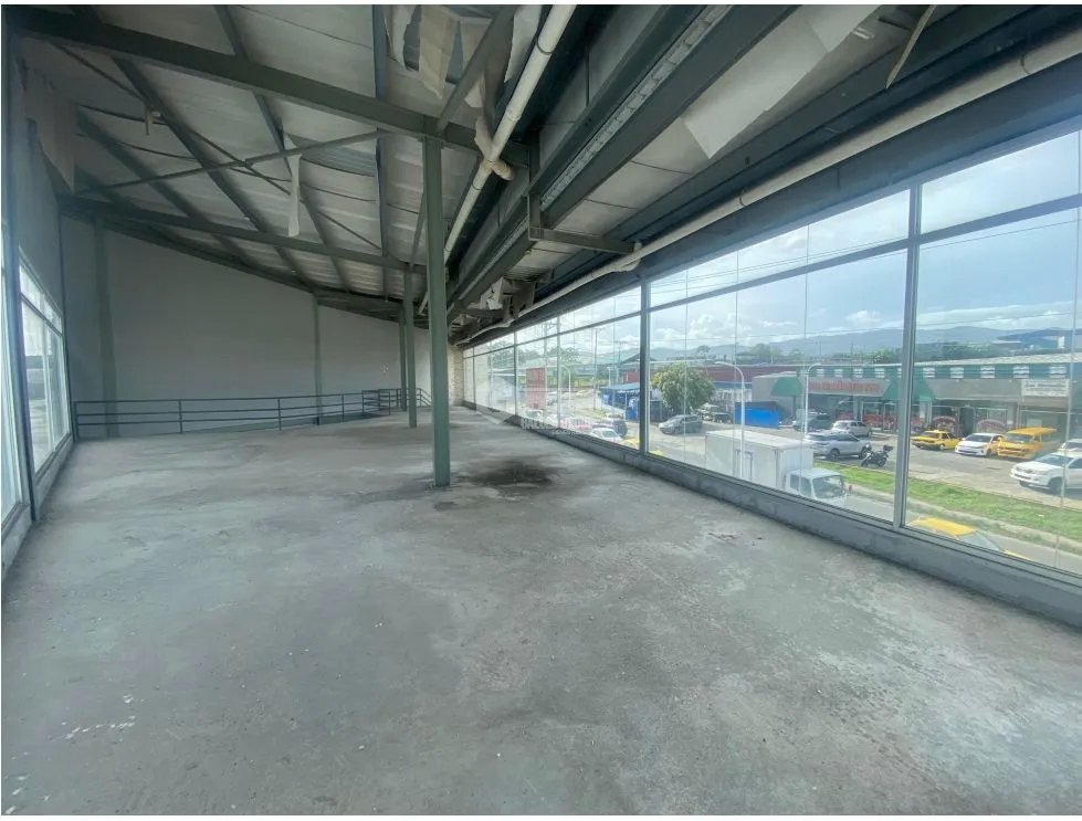 SE VENDE LOCAL 353 M2 EN PLAZA COMERCIAL LAS MAÑANITAS VIA PRINCIPAL