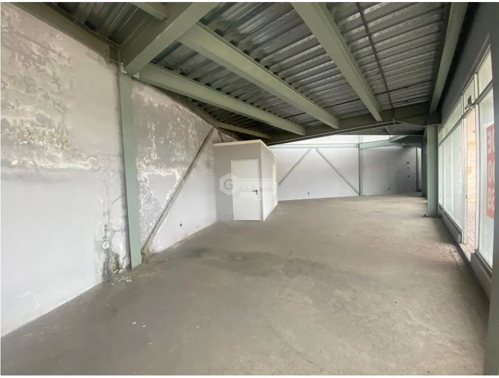 SE VENDE LOCAL 353 M2 EN PLAZA COMERCIAL LAS MAÑANITAS VIA PRINCIPAL