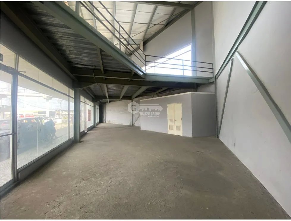 MAÑANITAS / PLAZA COMERCIAL LAS MAÑANITAS / 353 M2 / VIA PRINCIPAL