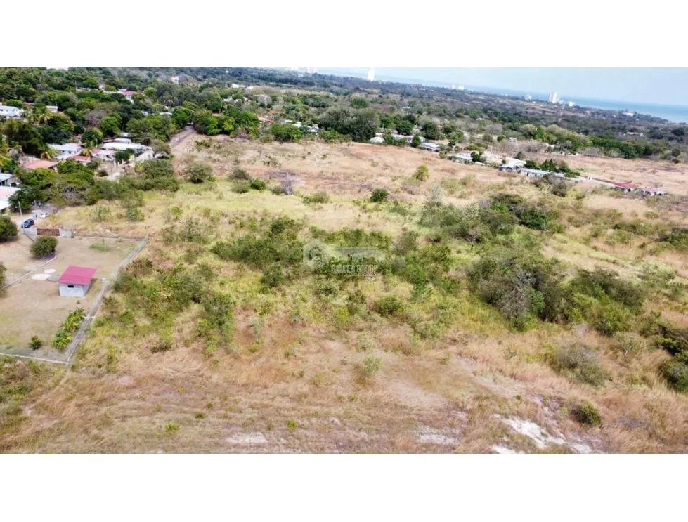 SE VENDE AMPLIO TERRENO EN PUNTA BARCO 6 HECTAREAS CON ZONAS VERDES
