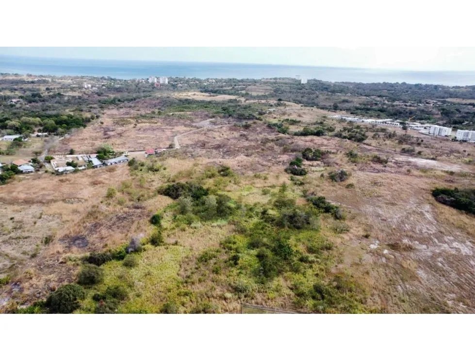 SE VENDE AMPLIO TERRENO EN PUNTA BARCO 6 HECTAREAS CON ZONAS VERDES