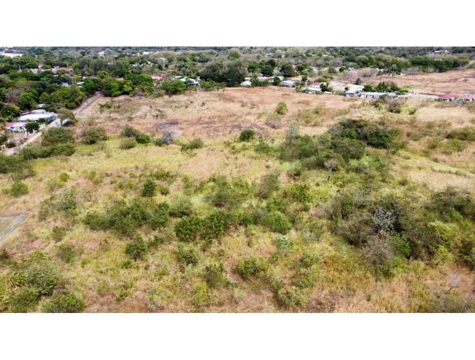 SE VENDE AMPLIO TERRENO EN PUNTA BARCO 6 HECTAREAS CON ZONAS VERDES