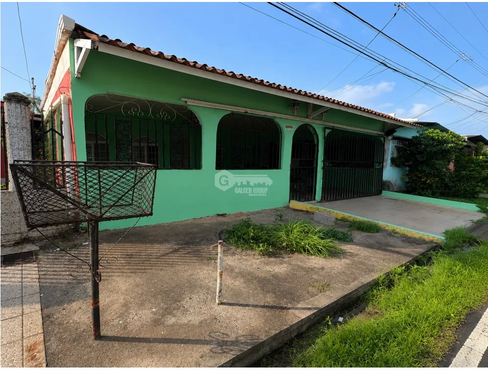 SPACIOUS HOUSE FOR SALE IN EL TECAL 256 M2 WITH TERRACE ON MAIN ROAD
