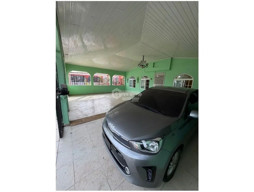 SPACIOUS HOUSE FOR SALE IN EL TECAL 256 M2 WITH TERRACE ON MAIN ROAD