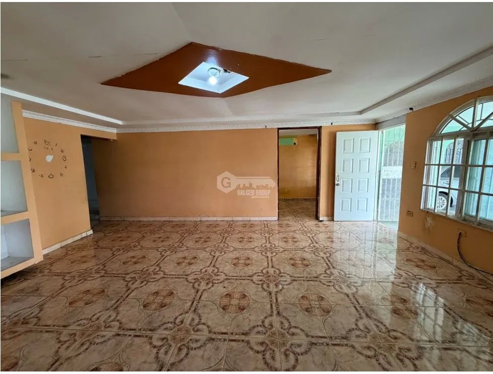 SPACIOUS HOUSE FOR SALE IN EL TECAL 256 M2 WITH TERRACE ON MAIN ROAD