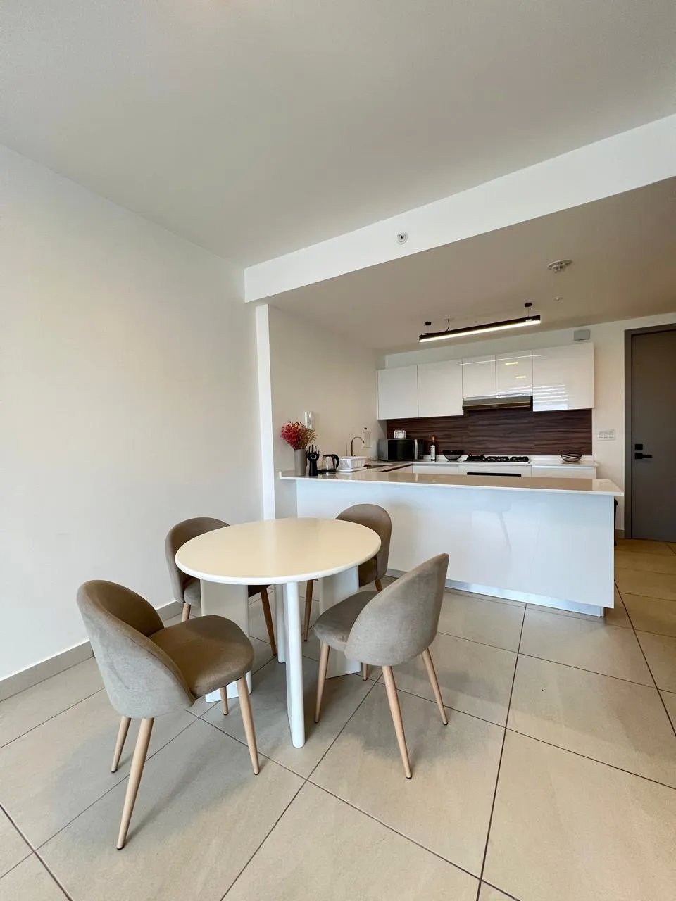 Furnished Apartment Rental in El Cangrejo, PH Van Gogh