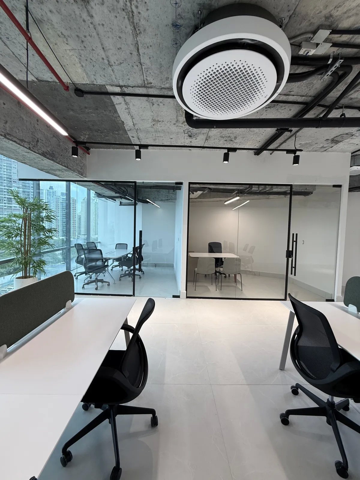 Oficina Corporativa Amoblada en PH Financial Park  Costa del Este  130m²