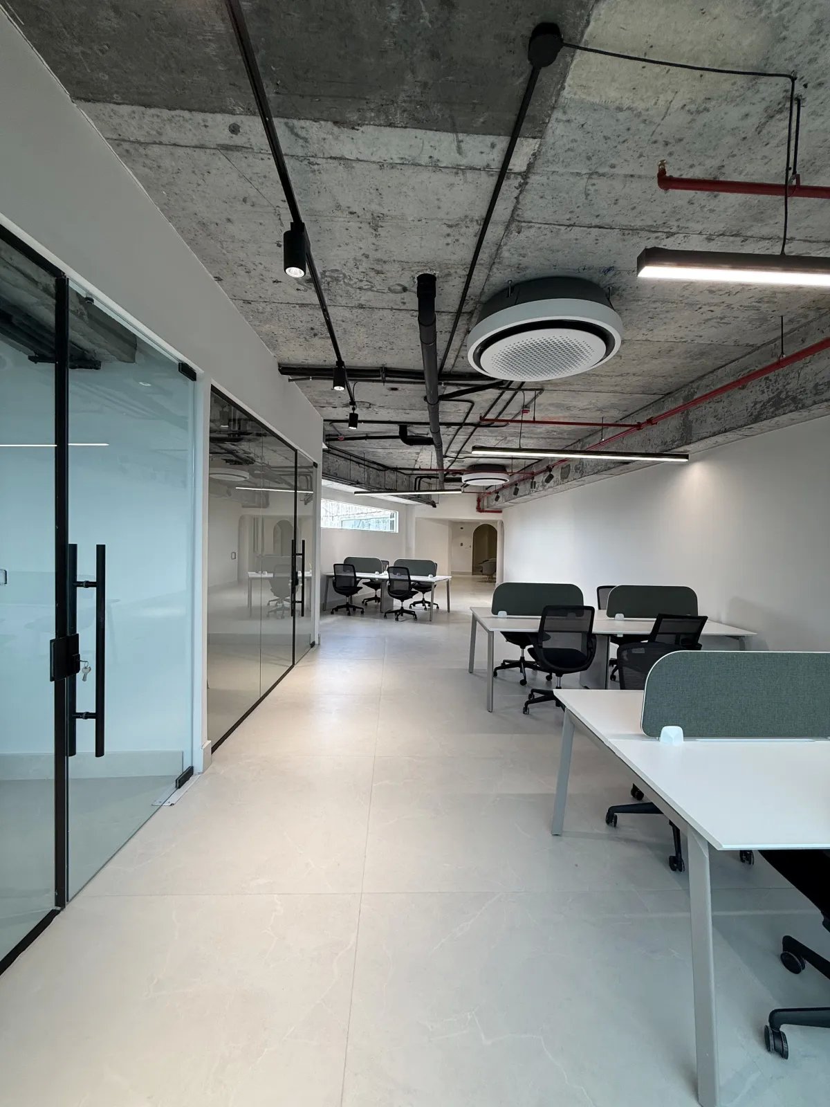Oficina Corporativa Amoblada en PH Financial Park Costa del Este 129m²