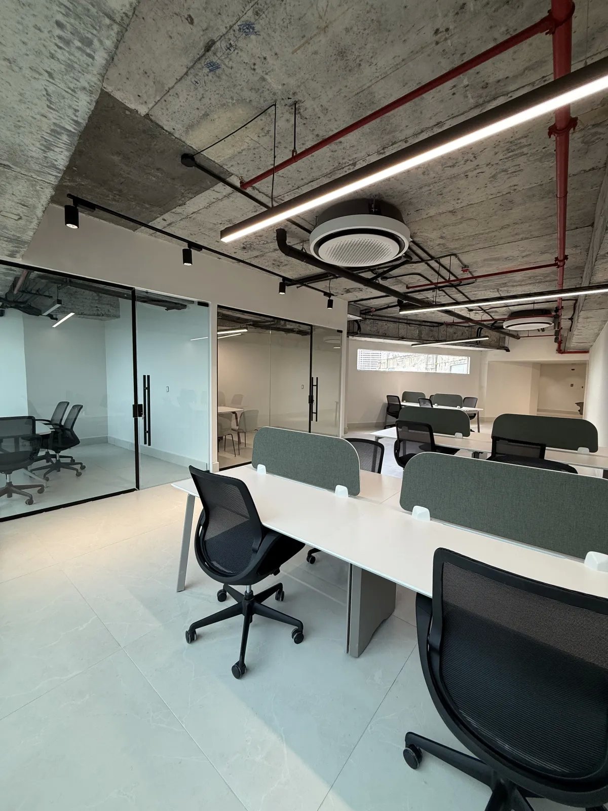 Oficina Corporativa Amoblada en PH Financial Park Costa del Este 129m²