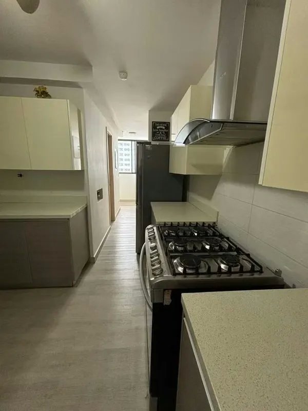 Apartamento Amueblado con Vista al Mar en Avenida Balboa