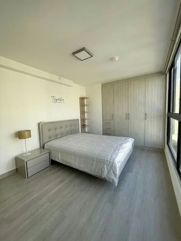Apartamento Amueblado con Vista al Mar en Avenida Balboa