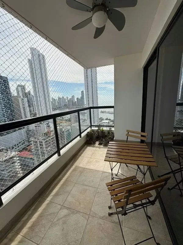 Apartamento Amueblado con Vista al Mar en Avenida Balboa