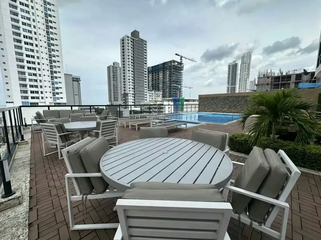 Apartamento Amueblado con Vista al Mar en Avenida Balboa
