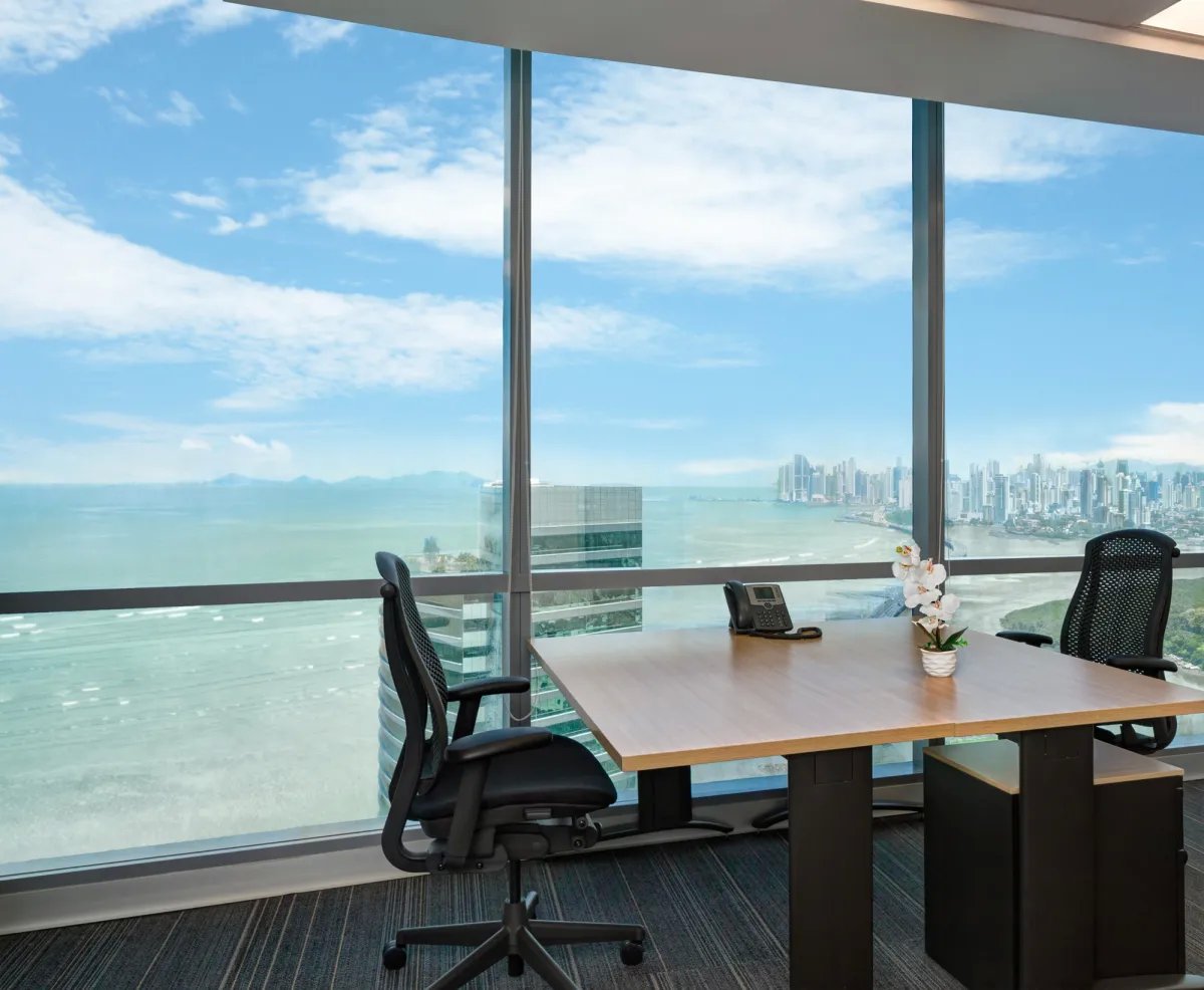 Oficina Corporativa Amoblada en PH Financial Park – Costa del Este  188m²
