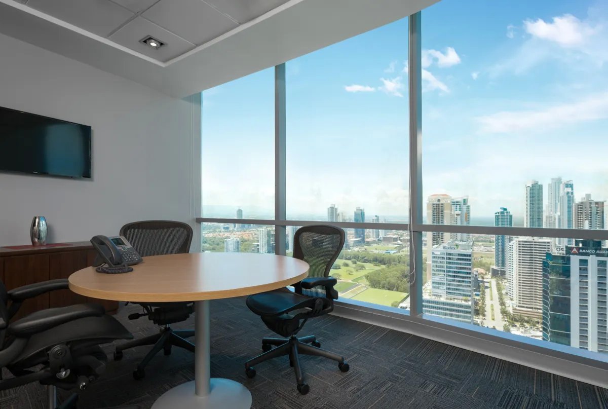 Oficina Corporativa Amoblada en PH Financial Park – Costa del Este  188m²