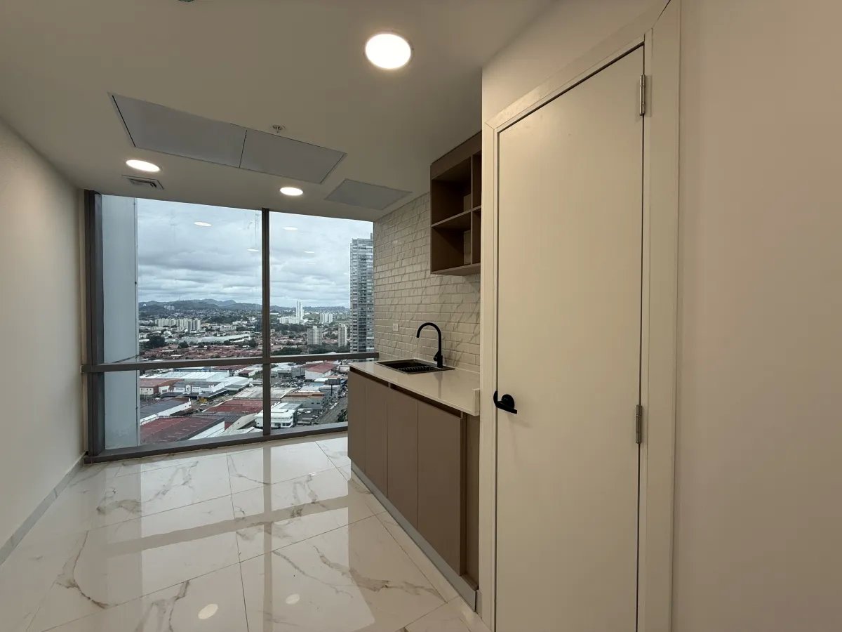 Oficina Corporativa Amoblada en PH Financial Park Costa del Este 122m²