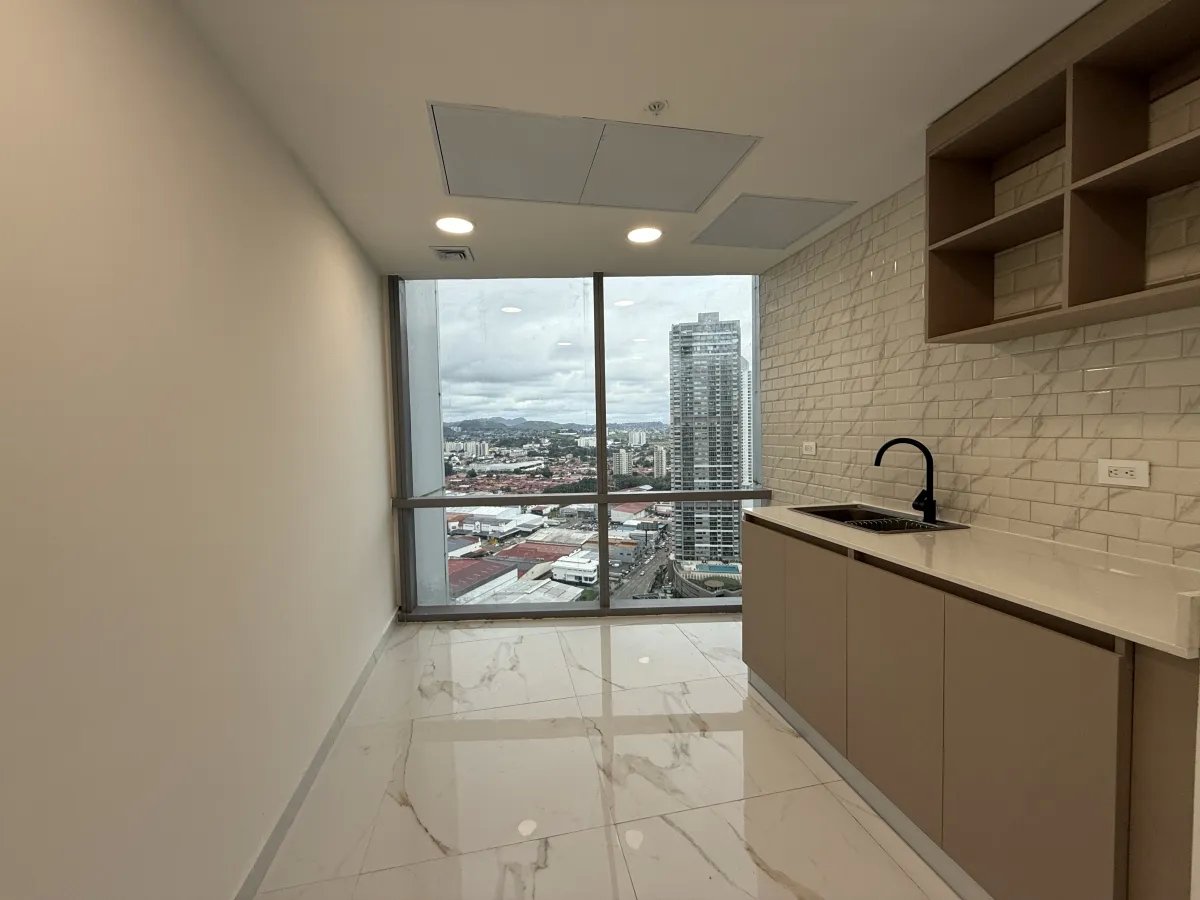 Oficina Corporativa Amoblada en PH Financial Park Costa del Este 122m²