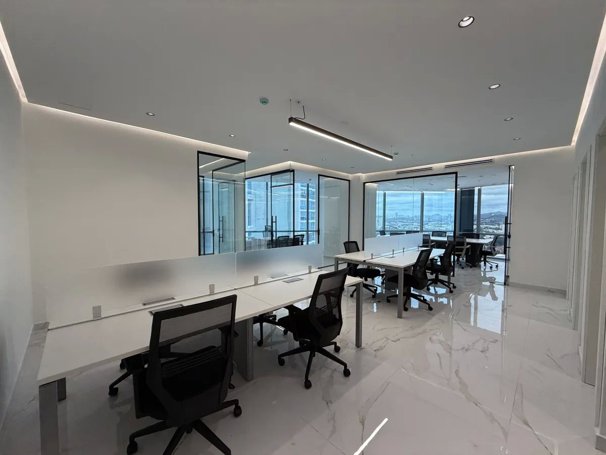 Oficina Corporativa Amoblada en PH Financial Park Costa del Este 122m²