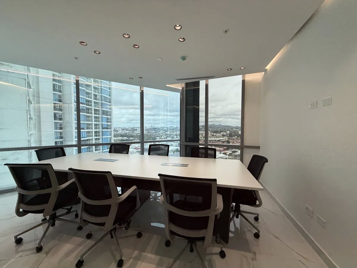 Oficina Corporativa Amoblada en PH Financial Park Costa del Este 122m²