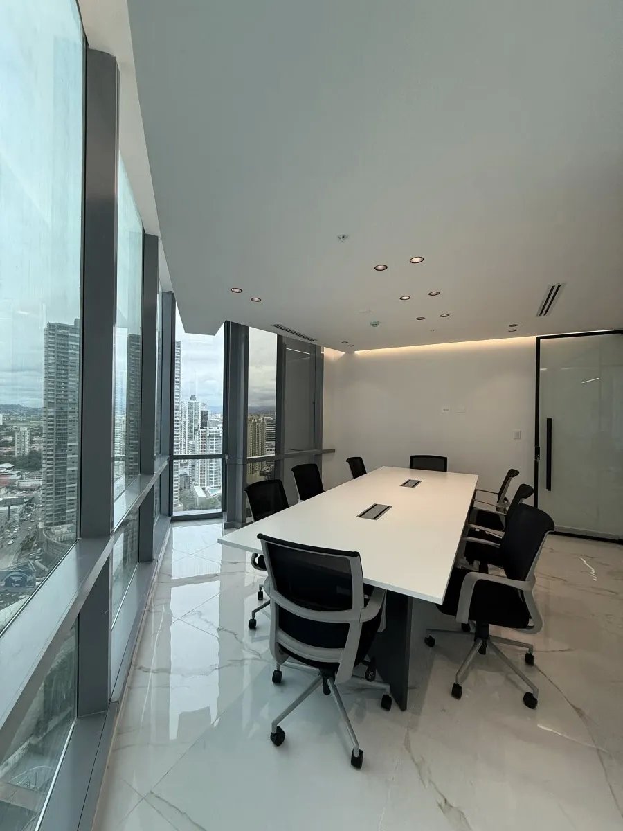 Oficina Corporativa Amoblada en PH Financial Park Costa del Este 122m²