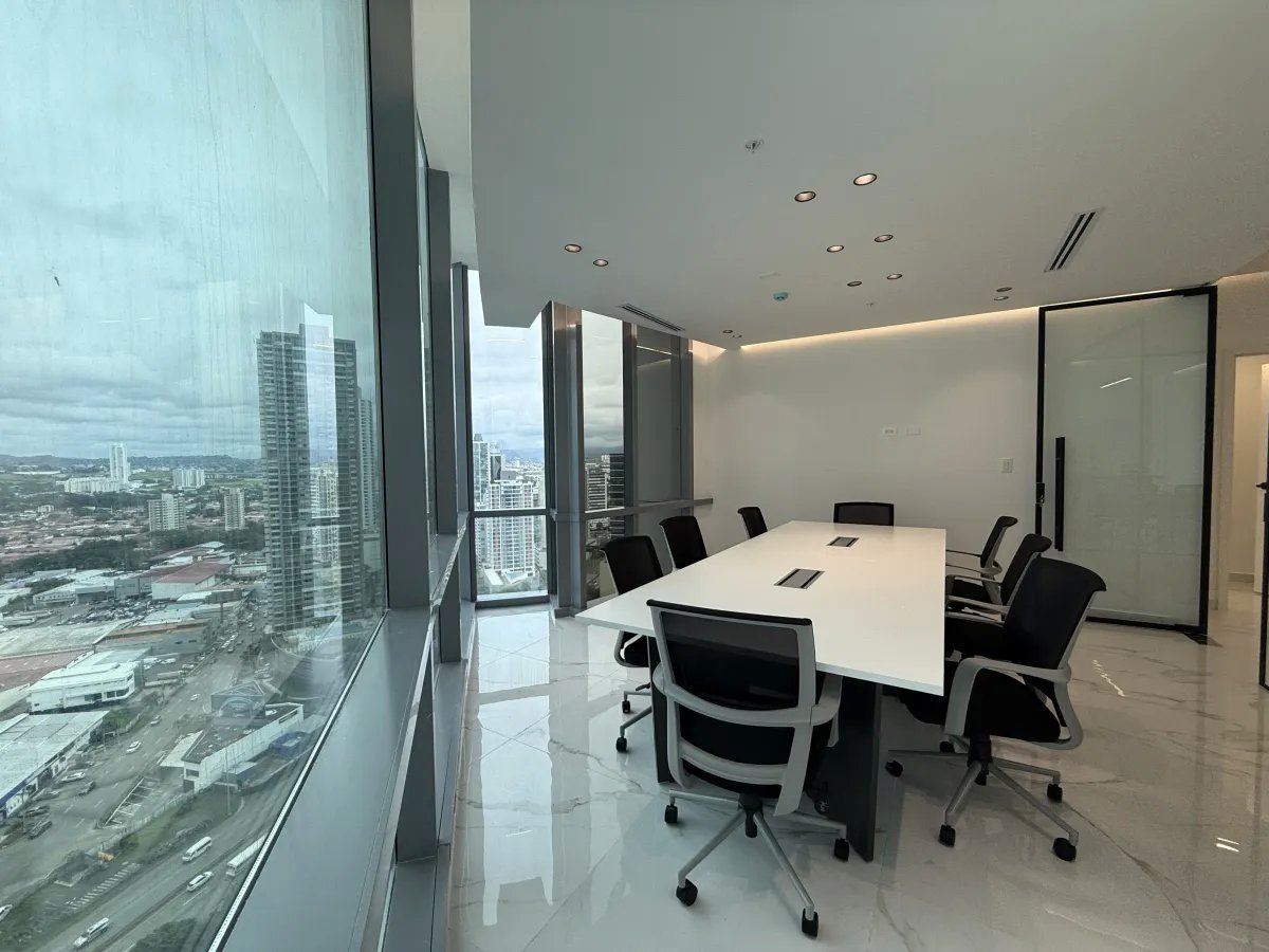 Oficina Corporativa Amoblada en PH Financial Park Costa del Este 122m²