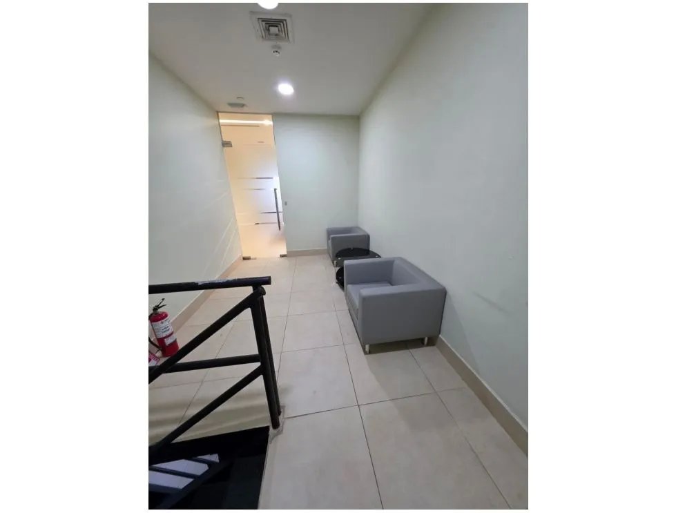 SE ALQUILA OFIBODEGA PLAZA DEL ESTE CENTER 398M DIVISIONES 2 NIVELES