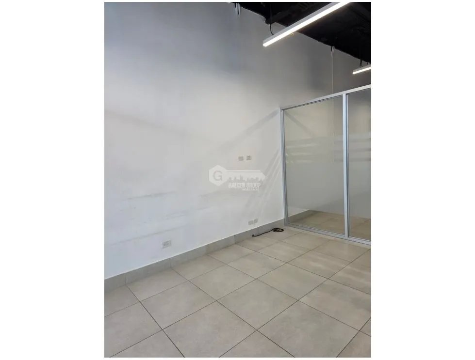SE ALQUILA OFIBODEGA PLAZA DEL ESTE CENTER 398M DIVISIONES 2 NIVELES