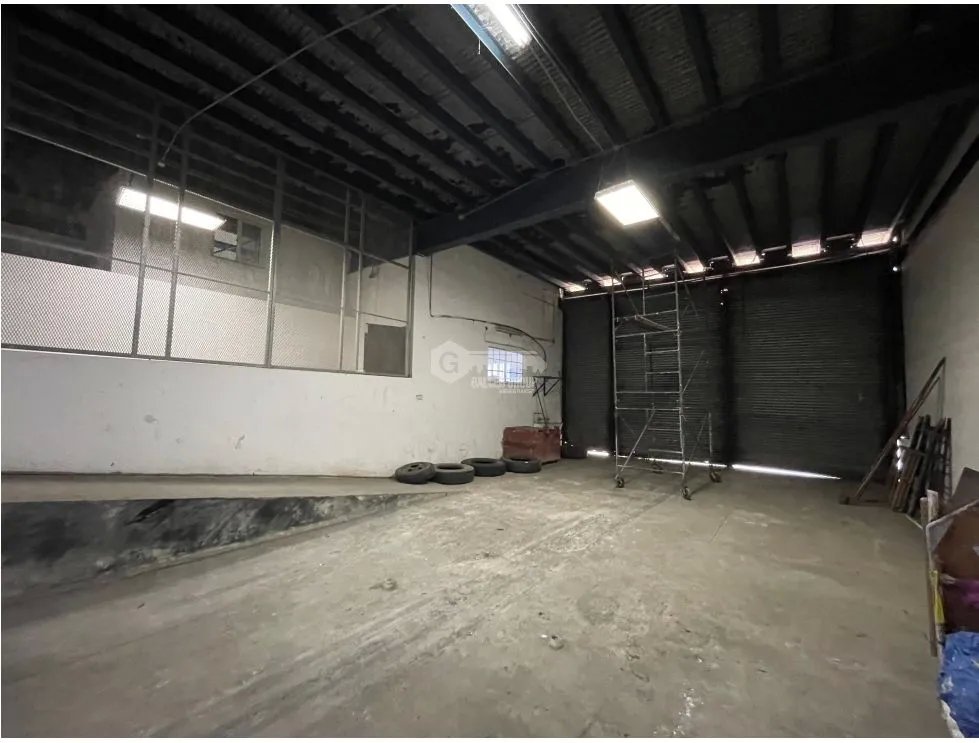 Warehouse for Sale Colón France Field 1,628 M² Space for 4 Containers