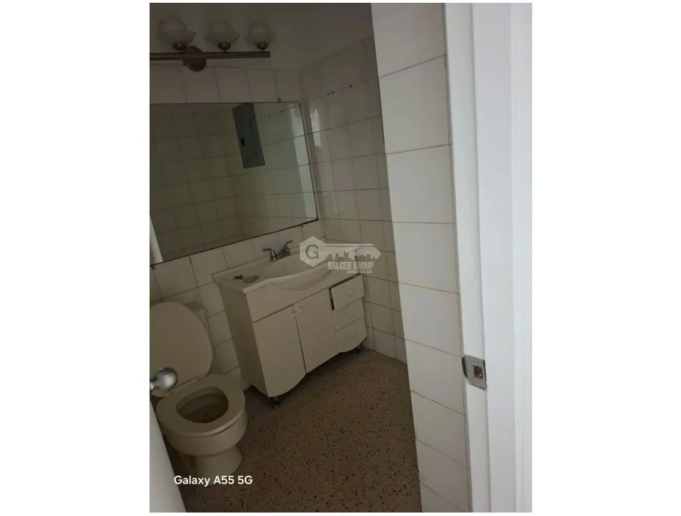 SE ALQUILA OFICINA BALBOA PLAZA AVE. BALBOA 53M CON DIVISIONES VACIA
