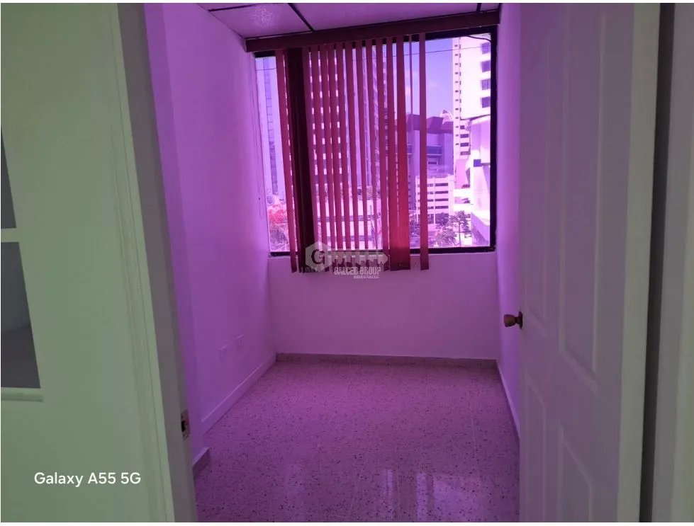 LOCAL / BALBOA PLAZA / 53M / 1 BAÑO / AIRE ACONDICIONADO / DIVICIONES