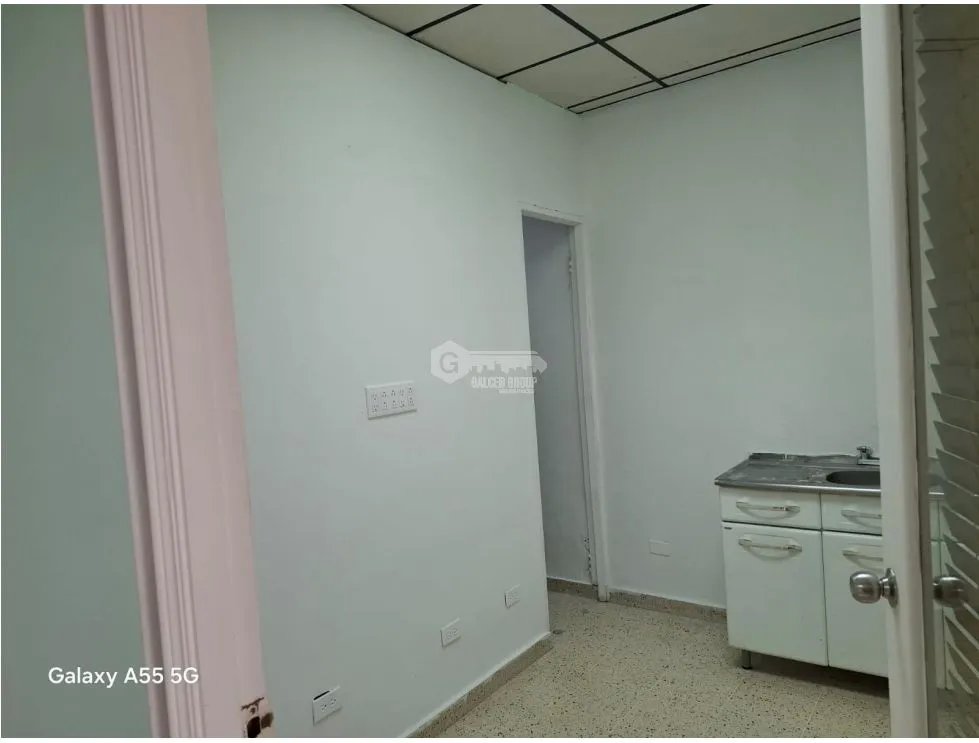LOCAL / BALBOA PLAZA / 53M / 1 BAÑO / AIRE ACONDICIONADO / DIVICIONES