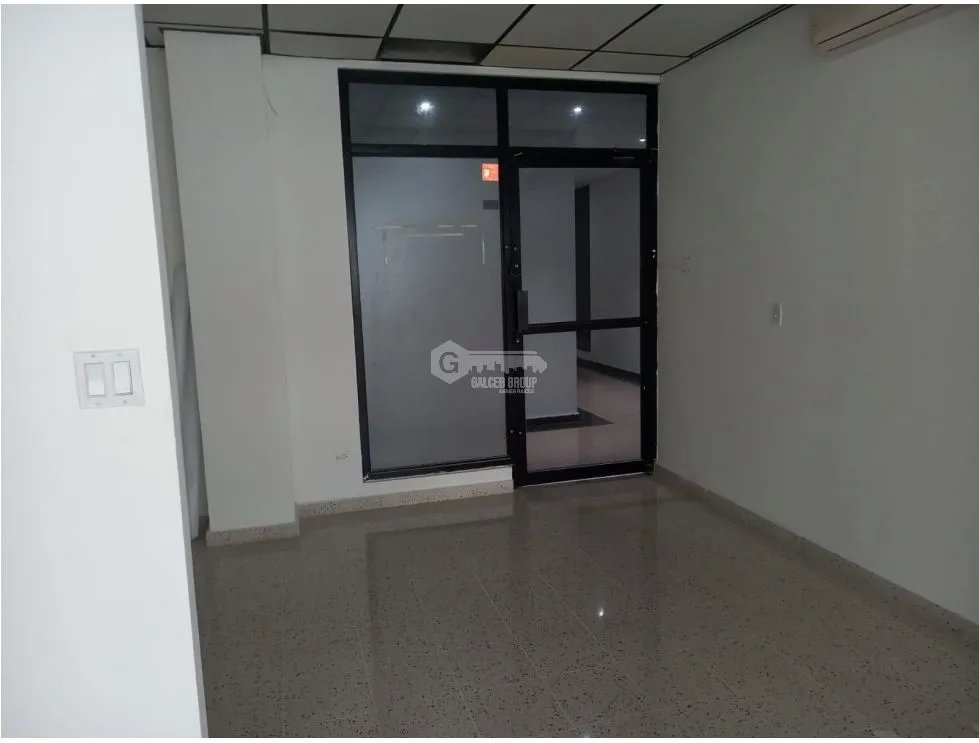LOCAL / BALBOA PLAZA / 115M / 1 BAÑO / AIRE ACONDICIONADO / DIVICIONES