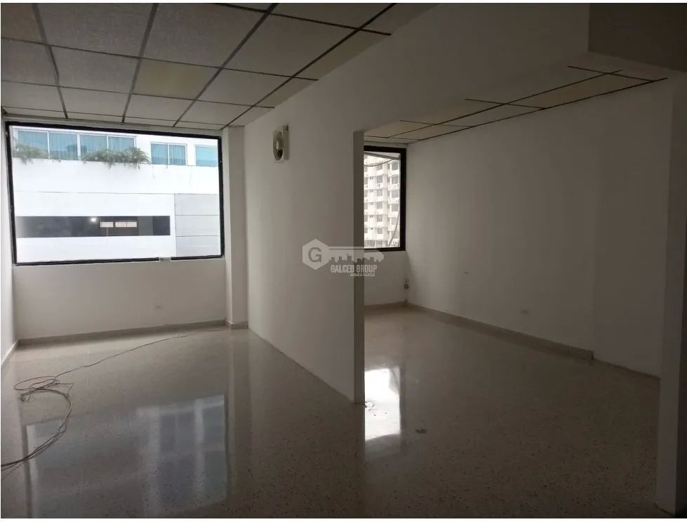 LOCAL / BALBOA PLAZA / 115M / 1 BAÑO / AIRE ACONDICIONADO / DIVICIONES