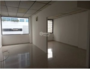 Commercial Space / Balboa Plaza / 115M / 1 Bathroom / Air Conditioning / Partitions